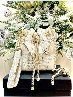 Chanel Beaute Limited Edition Tweed Bucket Bag in White & Gold Hardware NWB VIP